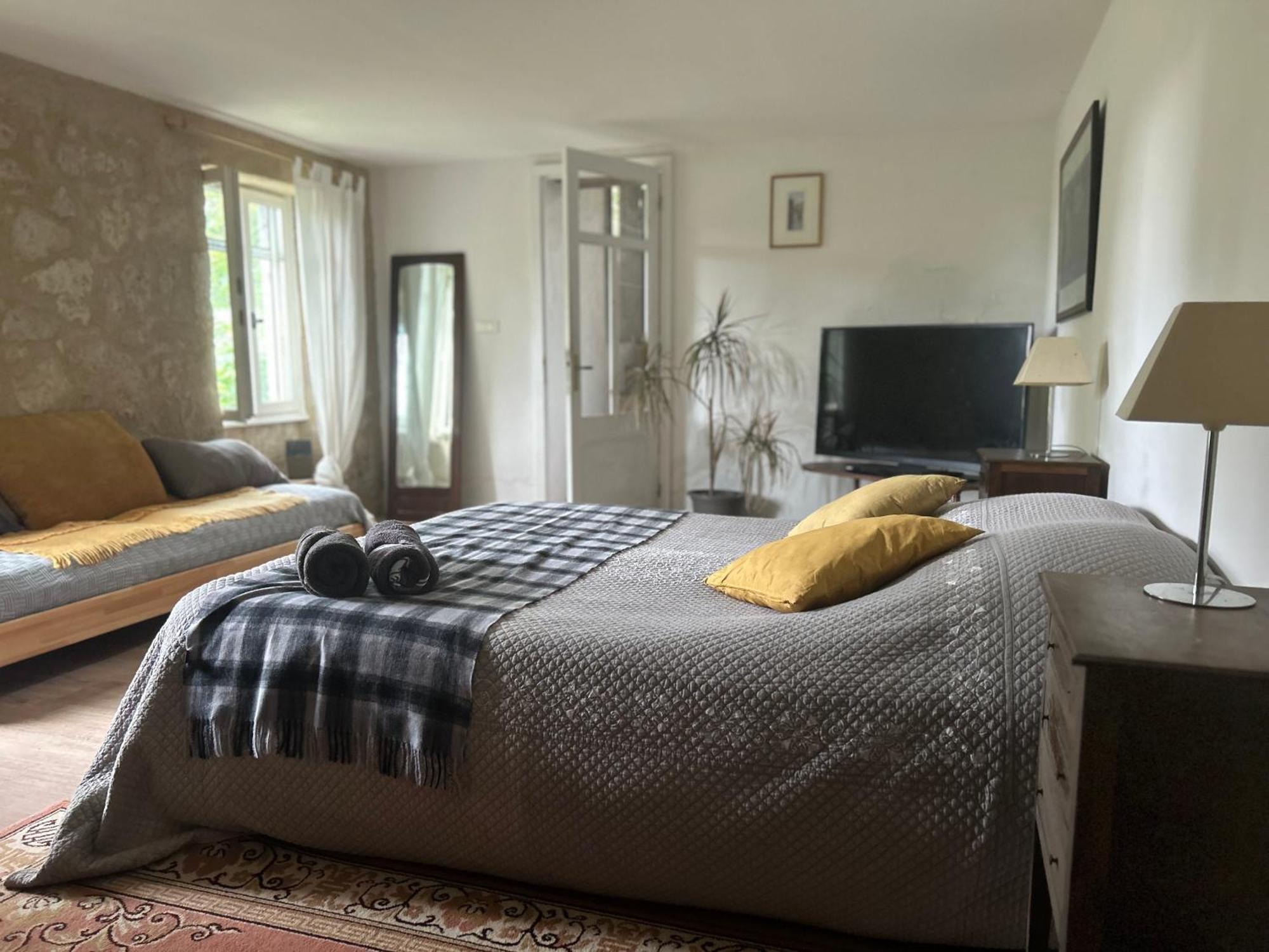 Pedauge Bed and Breakfast Moncrabeau Exteriör bild